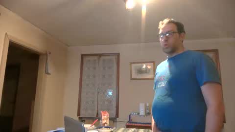 Snapshot of smokered100s chatting on February 17, 2026, 9:21 pm luca online show from February 17, 2026, 9:21 pm