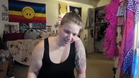 Snapshot of smokihippi chatting on February 20, 2025, 2:18 am Big Dawg online show from February 20, 2025, 2:18 am