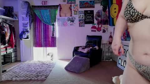 Snapshot of smokihippi chatting on November 8, 2025, 10:19 pm Big Dawg online show from November 8, 2025, 10:19 pm