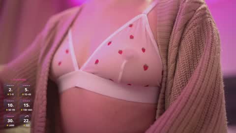 Snapshot of smolsonja chatting on February 8, 2025, 7:49 pm Sonja online show from February 8, 2025, 7:49 pm