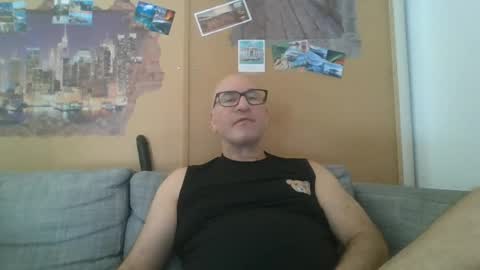 sneakerboy18 online show from June 14, 2026, 8:49 am