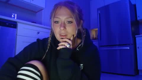 sneakyalicek online show from October 1, 2025, 1:00 am