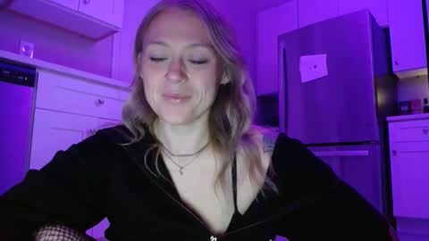 sneakyalicek online show from January 8, 2026, 8:22 pm