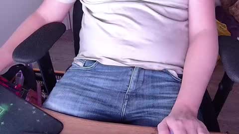 Sneakybill online show from November 24, 2025, 9:25 pm