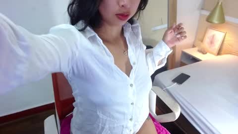 Snapshot of sneakyy_fantasy chatting on December 4, 2024, 4:10 am Hellen online show from December 4, 2024, 4:10 am
