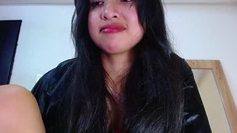 Snapshot of sneakyy_fantasy chatting on December 7, 2024, 6:54 am Hellen online show from December 7, 2024, 6:54 am