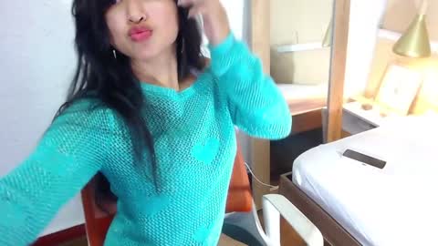 Snapshot of sneakyy_fantasy chatting on December 19, 2024, 3:51 am Hellen online show from December 19, 2024, 3:51 am