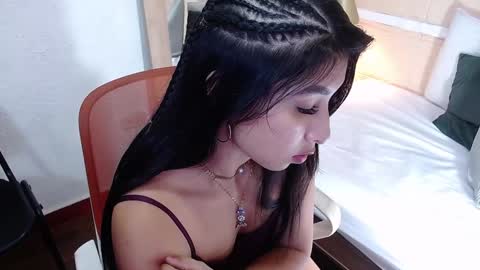 Snapshot of sneakyy_fantasy chatting on January 3, 2025, 4:00 am Hellen online show from January 3, 2025, 4:00 am