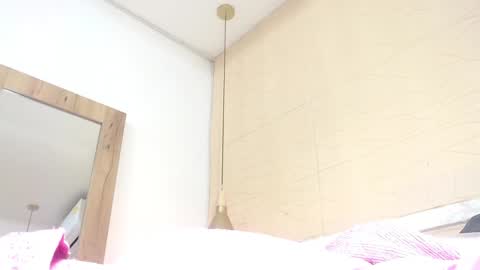 Snapshot of sneakyy_fantasy chatting on January 4, 2025, 10:16 am Hellen online show from January 4, 2025, 10:16 am