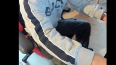 snip1977 online show from October 6, 2025, 10:45 am