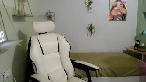 Snapshot of snow_2000 chatting on December 5, 2024, 7:16 am snow_2000 online show from December 5, 2024, 7:16 am