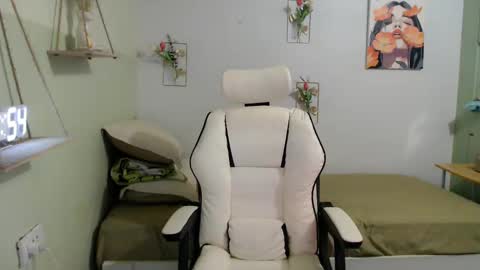 Snapshot of snow_2000 chatting on December 12, 2024, 8:47 am snow_2000 online show from December 12, 2024, 8:47 am