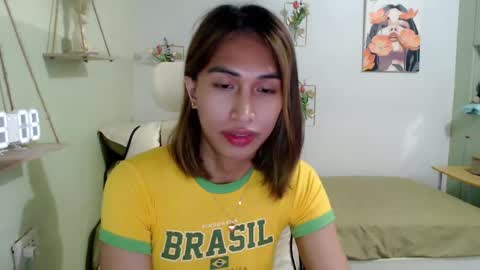 Snapshot of snow_2000 chatting on December 12, 2024, 12:01 pm snow_2000 online show from December 12, 2024, 12:01 pm