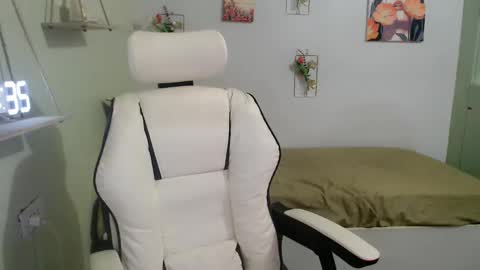 Snapshot of snow_2000 chatting on December 21, 2024, 8:28 am snow_2000 online show from December 21, 2024, 8:28 am