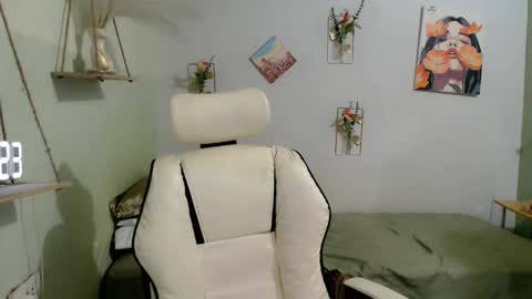 Snapshot of snow_2000 chatting on October 12, 2025, 11:59 pm snow_2000 online show from October 12, 2025, 11:59 pm