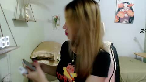 Snapshot of snow_2000 chatting on October 24, 2025, 9:28 am snow_2000 online show from October 24, 2025, 9:28 am