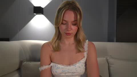 Snapshot of snow_is_falling chatting on January 25, 2025, 2:47 pm Candice Snow online show from January 25, 2025, 2:47 pm