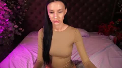 snow_whiteeex online show from October 8, 2025, 6:44 am