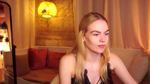 Snapshot of snowbarbieee chatting on October 7, 2025, 9:28 am Hanna online show from October 7, 2025, 9:28 am