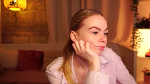 Snapshot of snowbarbieee chatting on October 10, 2025, 7:51 am Hanna online show from October 10, 2025, 7:51 am