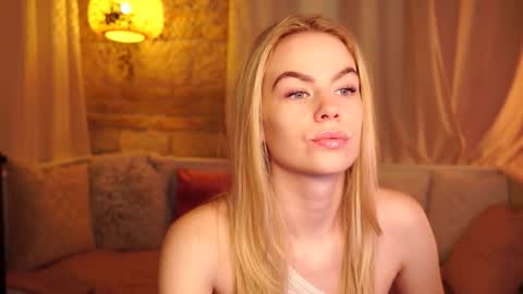 Snapshot of snowbarbieee chatting on October 15, 2025, 8:36 am Hanna online show from October 15, 2025, 8:36 am