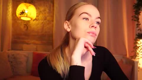 Snapshot of snowbarbieee chatting on October 16, 2025, 8:26 am Hanna online show from October 16, 2025, 8:26 am