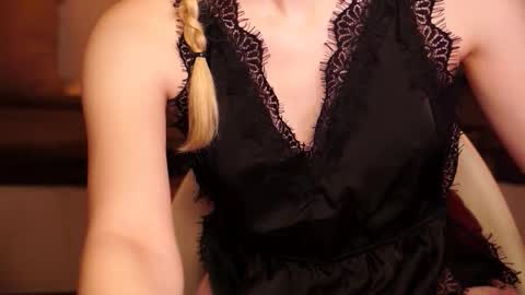 Snapshot of snowbarbieee chatting on November 12, 2025, 9:42 am Hanna online show from November 12, 2025, 9:42 am