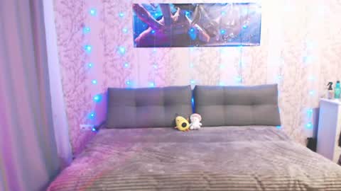 SnowWhate 00 online show from June 1, 2026, 6:53 pm
