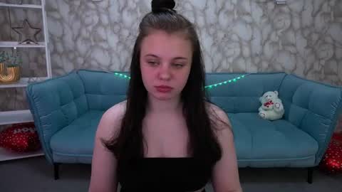 snowwhite_bella online show from April 24, 2026, 7:27 pm