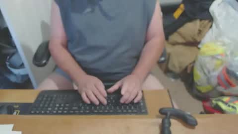 Snapshot of snwplwdrvr chatting on October 26, 2025, 2:01 pm snwplwdrvr online show from October 26, 2025, 2:01 pm