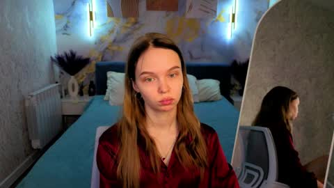 Sofa online show from April 8, 2026, 1:05 am