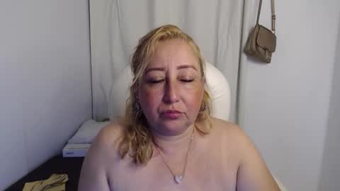 Snapshot of soffi_hott chatting on October 4, 2025, 11:03 pm soffi_hott online show from October 4, 2025, 11:03 pm