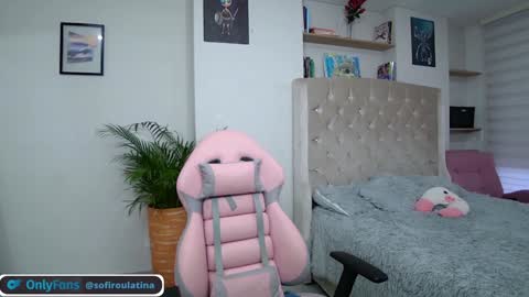 soffi_rousel_ online show from December 2, 2024, 10:34 pm