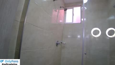 soffi_rousel_ online show from December 19, 2025, 5:31 pm