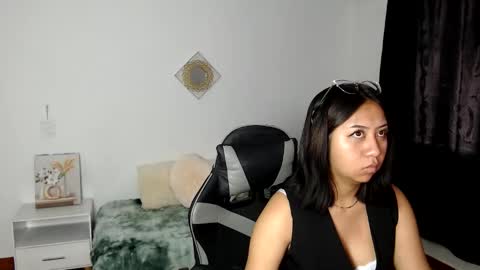 sofia online show from October 12, 2025, 7:13 pm