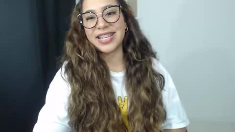 Snapshot of sofi4__ chatting on March 5, 2025, 8:32 am sofi online show from March 5, 2025, 8:32 am