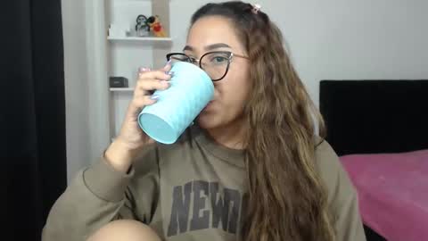 Snapshot of sofi4__ chatting on March 7, 2025, 2:25 am sofi online show from March 7, 2025, 2:25 am