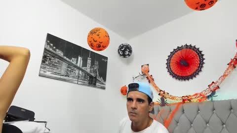 Snapshot of sofi_and_santy chatting on November 3, 2025, 10:42 pm SOFI AND SANTY online show from November 3, 2025, 10:42 pm