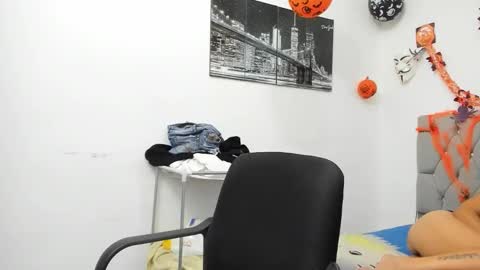 Snapshot of sofi_and_santy chatting on November 8, 2025, 1:50 am SOFI AND SANTY online show from November 8, 2025, 1:50 am