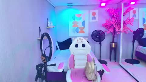 Sofia  online show from July 4, 2026, 7:31 pm