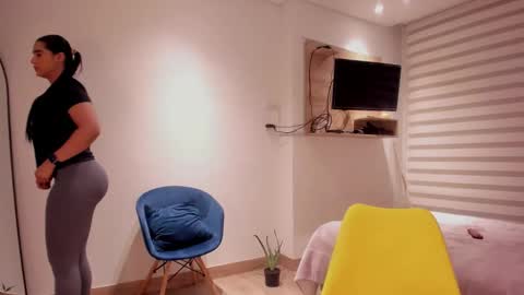 Snapshot of sofi_saenzz chatting on November 12, 2025, 2:45 am Sofi Saenzz online show from November 12, 2025, 2:45 am