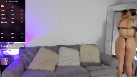 Snapshot of sofi_vasquez chatting on December 13, 2024, 11:06 pm Sofia Vasquez online show from December 13, 2024, 11:06 pm