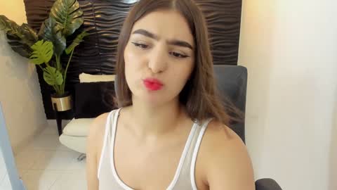 Snapshot of sofia44 chatting on December 6, 2024, 12:49 pm Skarlett online show from December 6, 2024, 12:49 pm