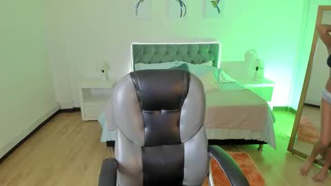 sofia_collen_ online show from October 1, 2025, 8:04 pm