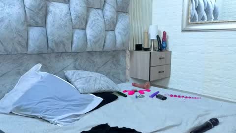 sofia gutierrez   online show from January 12, 2026, 4:39 am