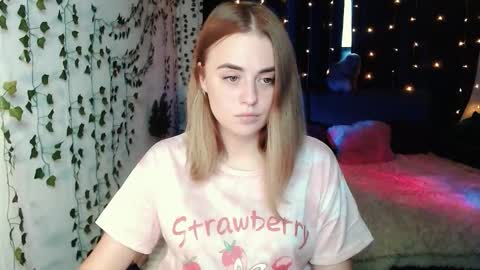 Snapshot of sofia_rosemary chatting on September 15, 2025, 12:49 pm sofia_rosemary online show from September 15, 2025, 12:49 pm