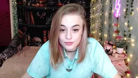 sofia_rosemary online show from March 3, 2026, 12:44 pm