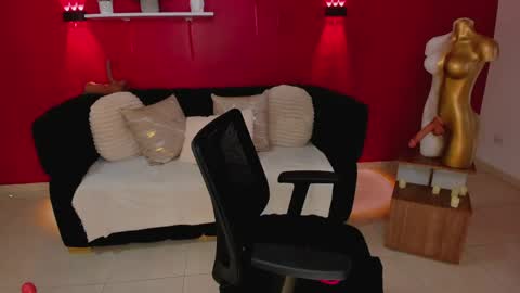 sofia_velvetx online show from May 6, 2026, 3:39 pm