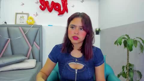 Snapshot of sofia_villareal chatting on February 17, 2026, 12:45 pm Sofa online show from February 17, 2026, 12:45 pm