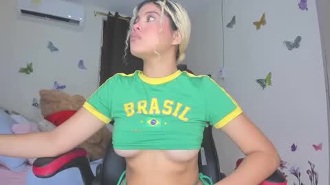 sofiacastillo01 online show from November 15, 2025, 1:29 pm